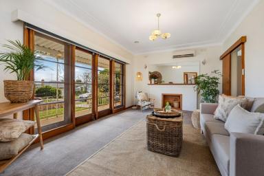 House Sold - VIC - Flora Hill - 3550 - LIGHT AND BRIGHT IN FLORA HILL  (Image 2)