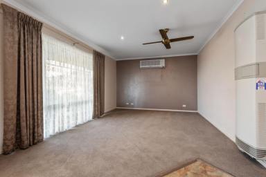 House Leased - VIC - Kangaroo Flat - 3555 - QUIET, SPACIOUS AND CHARMING HOME  (Image 2)