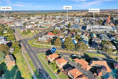 Townhouse Sold - VIC - Bairnsdale - 3875 - North Facing Townhouse with River Views  (Image 2)