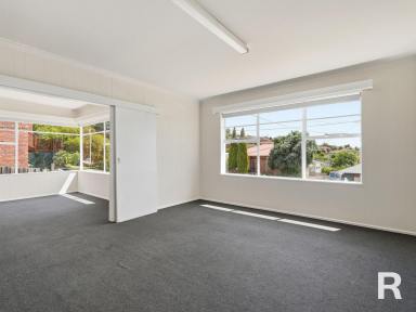 House For Lease - TAS - Glenorchy - 7010 - Updated Home in Convenient Location (Image 2)
