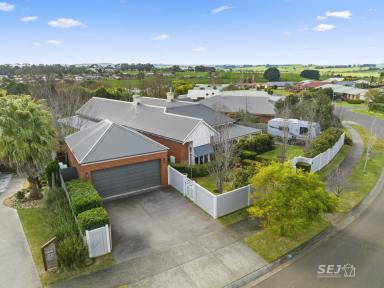 House Sold - VIC - Leongatha - 3953 - Absolute Quality and Charm!  (Image 2)