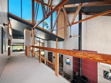 House Sold - VIC - Bairnsdale - 3875 - ARCHITECTURALLY DESIGNED AND PERFECTLY POSITIONED  (Image 2)