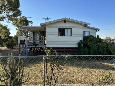 House Sold - NSW - Moree - 2400 - QUIET COUNTRY LIFESTYLE ON A LARGE BLOCK  (Image 2)