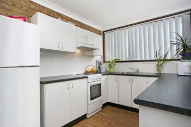 Townhouse Leased - NSW - Raymond Terrace - 2324 - TIDY TOWNHOUSE IN LAKESIDE  (Image 2)