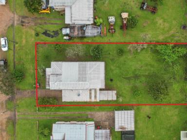 House Sold - QLD - Tully - 4854 - CHARMING THREE BEDROOM HOME CLOSE TO TOWN  (Image 2)