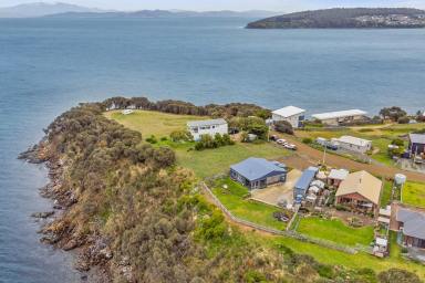 House For Sale - TAS - Primrose Sands - 7173 - Welcome to your perfect waterfront getaway in Primrose Sands!  (Image 2)