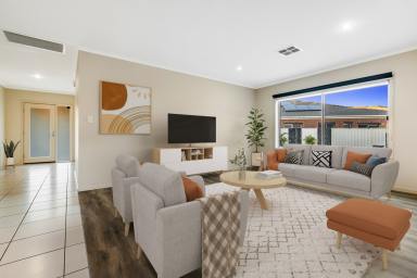 House Sold - VIC - Mildura - 3500 - Luxury 5-Bed Retreat with Pool  (Image 2)
