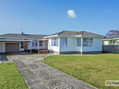 House Sold - TAS - West Ulverstone - 7315 - Beachside Dual Living! Bursting at the Seams with Potential!  (Image 2)