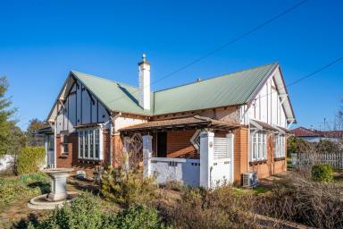 House For Sale - NSW - Cowra - 2794 - OPPORTUNITY TO PURCHASE HOUSE BLOCK AND VACANT BLOCK SEPARATELY  (Image 2)