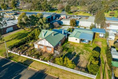 House For Sale - NSW - Cowra - 2794 - OPPORTUNITY TO PURCHASE HOUSE BLOCK AND VACANT BLOCK SEPARATELY  (Image 2)