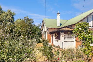 House For Sale - NSW - Cowra - 2794 - CHARMING CHARACTER HOMESTEAD WITH EXTENSIVE SHEDDING!  (Image 2)
