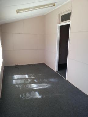 Unit Leased - QLD - Allenstown - 4700 - 2 Bedroom unit - Stone&apos;s Throw From Allenstown Square  (Image 2)