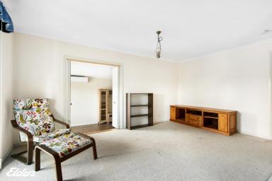 Unit For Sale - VIC - Port Albert - 3971 - AFFORDABLE PRICED 3 BEDROOM UNIT AT PORT ALBERT!  (Image 2)