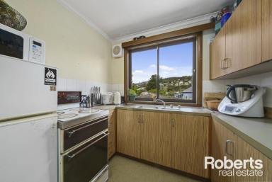 Apartment Leased - TAS - Kingston Beach - 7050 - Cozy 2 bedroom unit just moments away from beach  (Image 2)