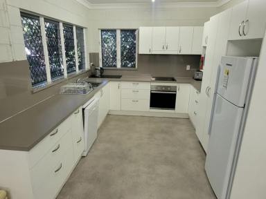 House For Sale - QLD - Paluma - 4816 - LOWSET BLOCK HOME - IDEAL FOR LARGE FAMILY!  (Image 2)