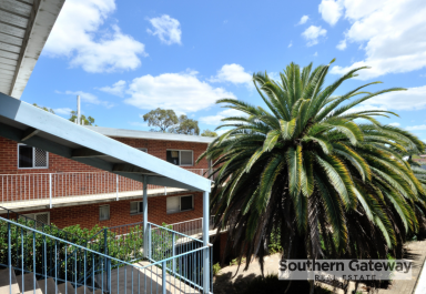 House For Lease - WA - Orelia - 6167 - SPACIOUS & SECURE 2X1 UNIT WITH POOL ACCESS (Image 2)