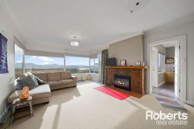 House Leased - TAS - Lenah Valley - 7008 - Sunshine and Space  (Image 2)
