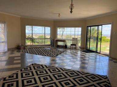 Lifestyle Sold - SA - Cambrai - 5353 - Affordable, large property. Exceptional views to the horizon. Add your vision, effort and up-dating to create an amazing country property.  (Image 2)