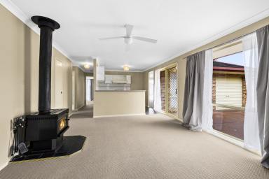 House For Lease - NSW - Flinders - 2529 - Four Bedroom Family Home in great cul-de-sac location!  (Image 2)