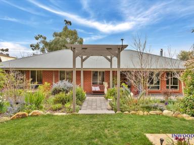 House Sold - SA - Springton - 5235 - 1670 m2. Expansive quality country home. Established gardens. 25 min to the Barossa, 15 min to the Adelaide Hills. Space and peace.  (Image 2)