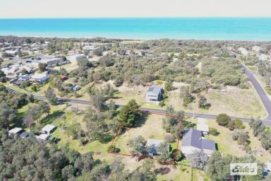 Studio Sold - VIC - Golden Beach - 3851 - LARGE BLOCK WITH UNIT  (Image 2)
