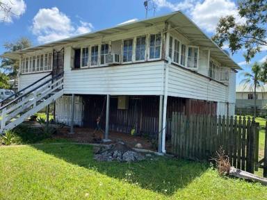 House For Sale - QLD - Allenstown - 4700 - Large Queenslander and quarter acres Block of Land  (Image 2)
