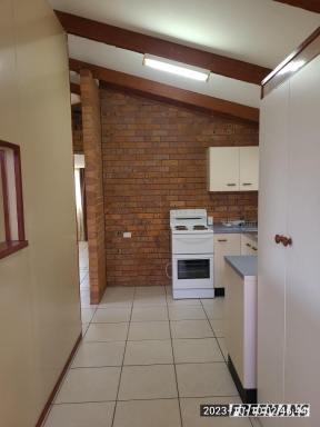 Unit Leased - QLD - Nanango - 4615 - 2 Bedroom Detached Unit in a complex of 4  (Image 2)