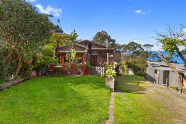 House For Sale - VIC - Lorne - 3232 - Views of an ever changing sea and sky  (Image 2)