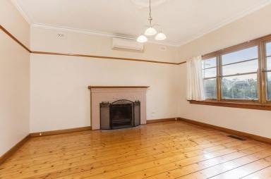 House Leased - VIC - Oakleigh South - 3167 - PERFECT FAMILY HOME | 3 BEDROOMS | GREAT LOCATION  (Image 2)