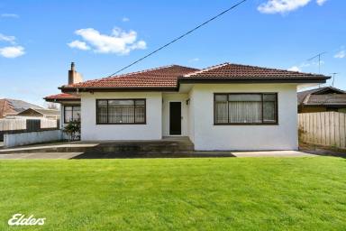 House For Sale - VIC - Yarram - 3971 - SOLID HOME IN THE BEST LOCATION IN TOWN  (Image 2)
