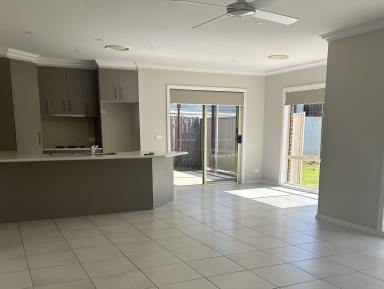 Townhouse Leased - VIC - Rutherglen - 3685 - Townhouse close to main street  (Image 2)