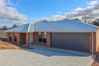 House Leased - VIC - Mansfield - 3722 - Spacious Family Home in Mansfield  (Image 2)