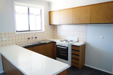 Unit Leased - VIC - Horsham - 3400 - Comfortable 2 bedroom unit  (Image 2)