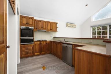 House Leased - VIC - Parkdale - 3195 - BEACH LIFESTYLE | NEWLY RENOVATED | PERIOD HOME  (Image 2)