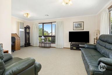 House Sold - VIC - Somerville - 3912 - Dual-Living Delight Only Steps To Town!  (Image 2)