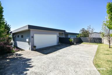 House Sold - NSW - Inverell - 2360 - LUXE AND PLUSH  (Image 2)
