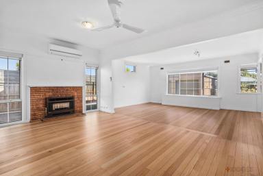 House Leased - VIC - Parkdale - 3195 - LARGE FAMILY HOME | MODERN RENOVATIONS | CLOSE TO SCHOOLS  (Image 2)