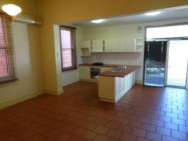 Unit Leased - NSW - Albury - 2640 - CENTRAL! CENTRAL! CENTRAL!  (Image 2)