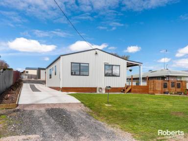 House Sold - TAS - Sheffield - 7306 - Charming 2 bedroom home in Sheffield, the Town of Murals  (Image 2)
