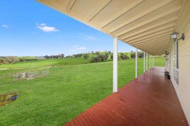 House For Sale - NSW - Tumut - 2720 - Large Living!  (Image 2)