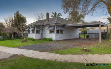 House Sold - VIC - Trafalgar - 3824 - FULL OF CHARM - GREAT AREA - WALK TO EVERYTHING..  (Image 2)