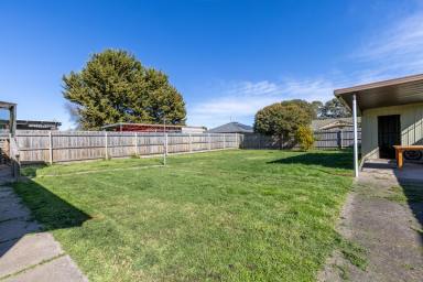 House For Sale - VIC - Sale - 3850 - WELL-POSITIONED HOME WITH A SPACIOUS AND LOW MAINTENANCE YARD  (Image 2)