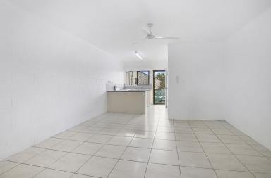 Studio Leased - QLD - Holloways Beach - 4878 - *** APPROVED APPLICATION *** NEAT & TIDY TOP FLOOR STUDIO APARTMENT!  (Image 2)