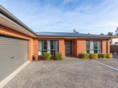 House For Sale - NSW - Bega - 2550 - IMMACULATE 2 YEAR OLD HOME IN THE HEART OF BEGA  (Image 2)