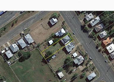 House Sold - QLD - Depot Hill - 4700 - GREAT STRUCTURAL HOME FROM TOP TO BOTTOM  (Image 2)