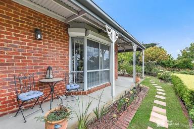 House Sold - VIC - Narre Warren South - 3805 - LIGHT FILLED & CLOSE TO EVERYTHING!  (Image 2)
