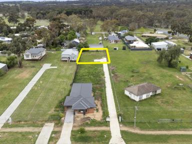 Residential Block For Sale - VIC - Avenel - 3664 - READY TO BUILD YOUR LOW MAINTENANCE COUNTRY HOME  (Image 2)