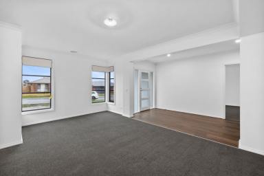 House Leased - VIC - Winter Valley - 3358 - Incredible Five Bedroom Home  (Image 2)