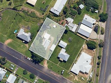 House Sold - QLD - Tully - 4854 - TWO BEDROOM HOME CLOSE TO TOWN  (Image 2)