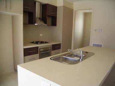 House Leased - VIC - White Hills - 3550 - Modern 3 bedroom home, built in robes, move right in!  (Image 2)